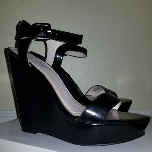 Steve Madden Black Strapped Wedge Sandals